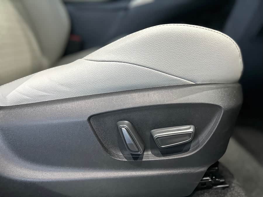 Toyota bZ4X 2022 immagine di auto #35