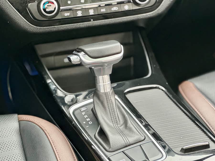 Kia K5 2018 imagem de carro #35