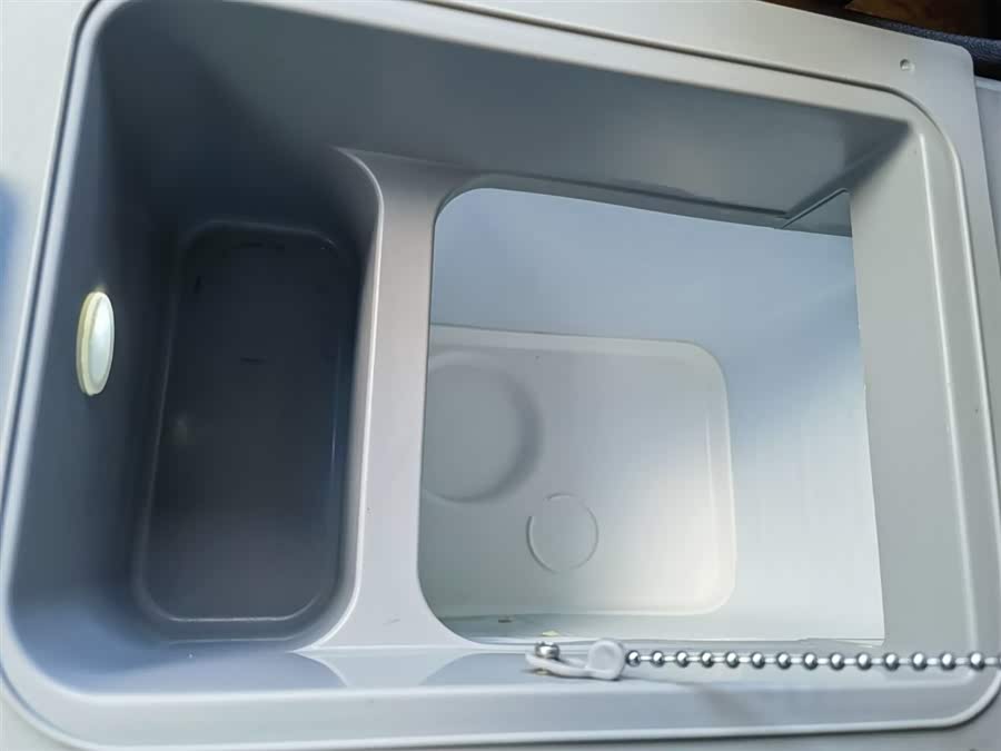 Toyota SIENNA 2018 car image #35