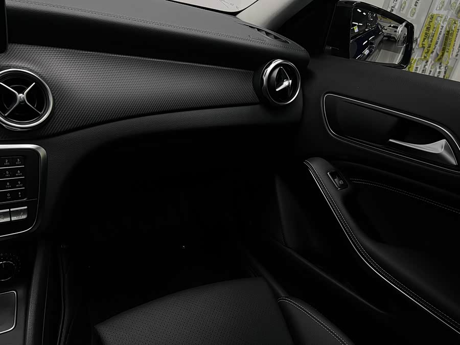 Mercedes-Benz GLA Class 2018 #35 Mercedes-Benz GLA Class 2018 car image #35