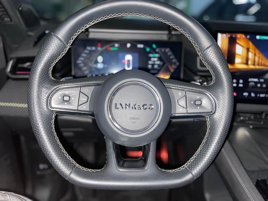 Lynk & Co 03 2022 car image #35