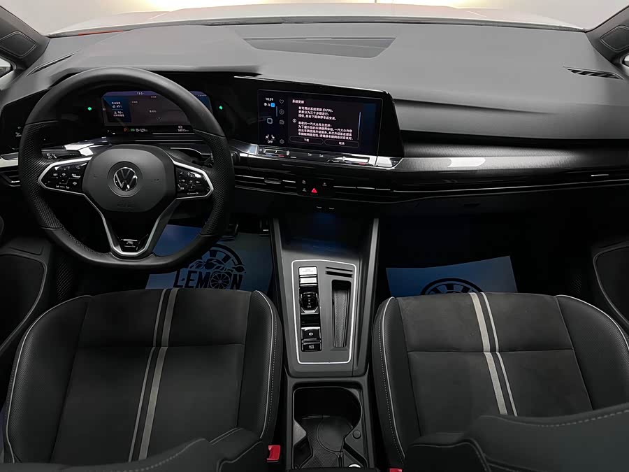 Volkswagen Golf 2022 car image #35