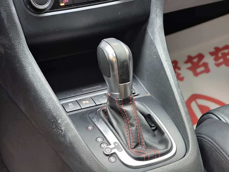 Volkswagen GolfGTI 2011 #35 Volkswagen GolfGTI 2011 car image #35