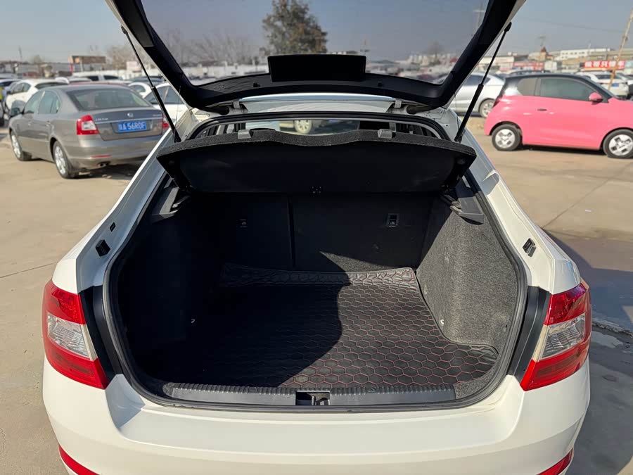Skoda Octavia 2017 car image #35