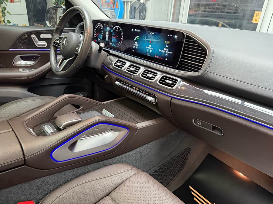 Mercedes-Benz GLE Class 2020 car image #35