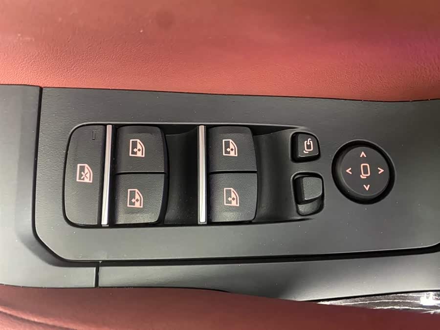 BMW X6 2025 car image #35