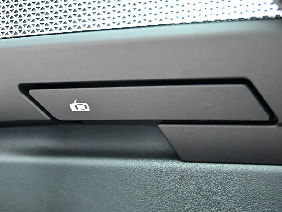 BMW i7 2024 car image #35