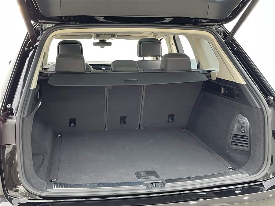 Volkswagen Touareg 2024 car image #35
