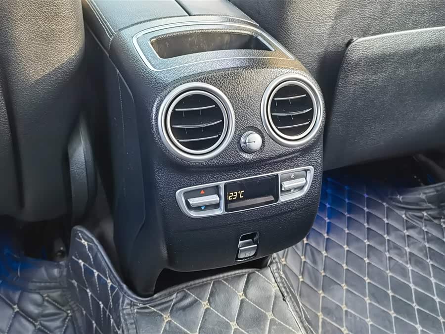 Mercedes-Benz GLC Class 2020 car image #35