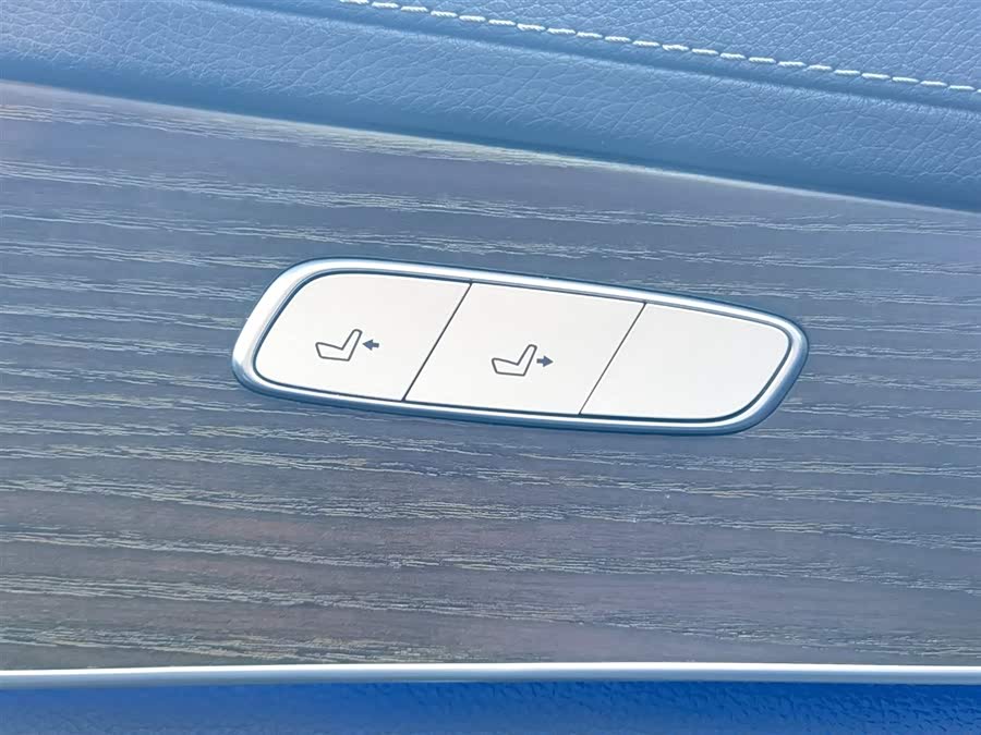 Mercedes-Benz GLC Class 2020 car image #35