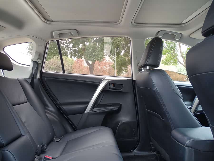 Toyota RAV4 2015 car image #35