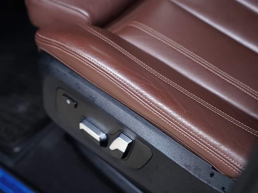 BMW X6 2021 car image #35