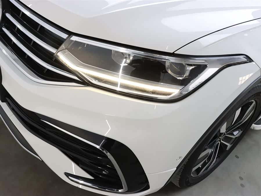 Volkswagen Tiguan L 2021 car image #35