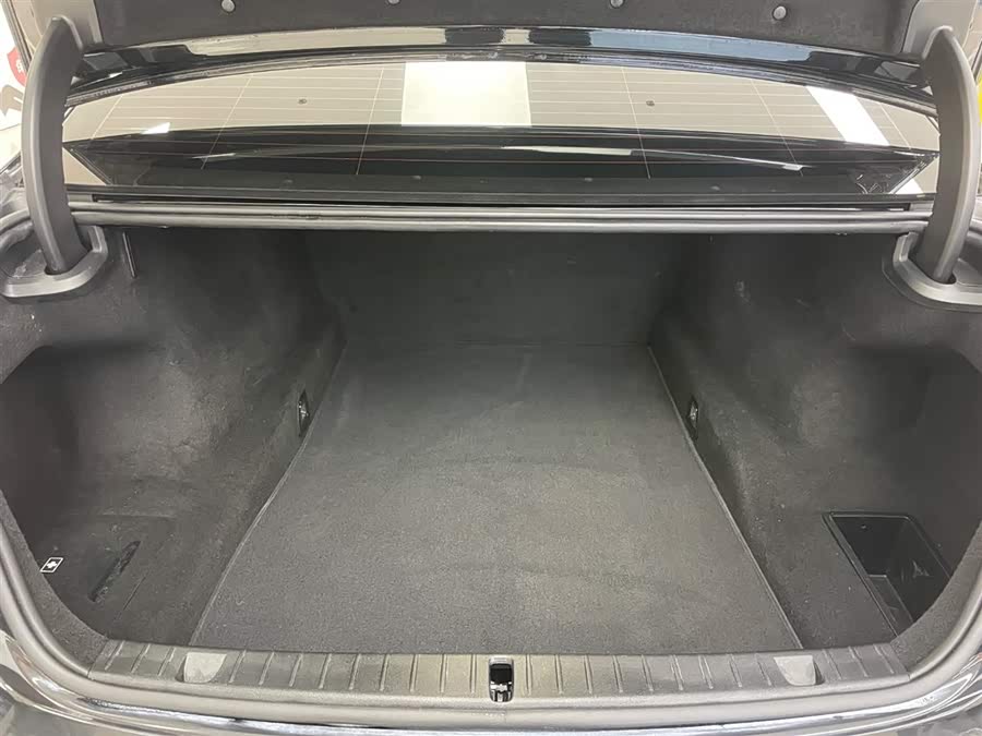 BMW 7 Series 2021 car image #35