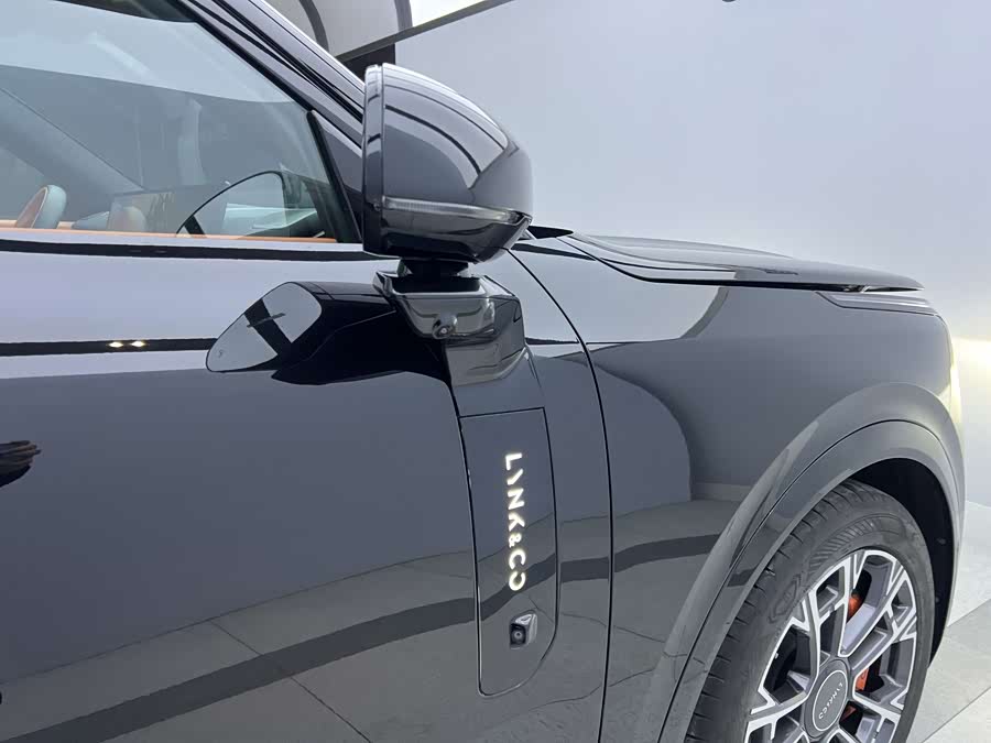 Lynk & Co 900 2025 car image #35