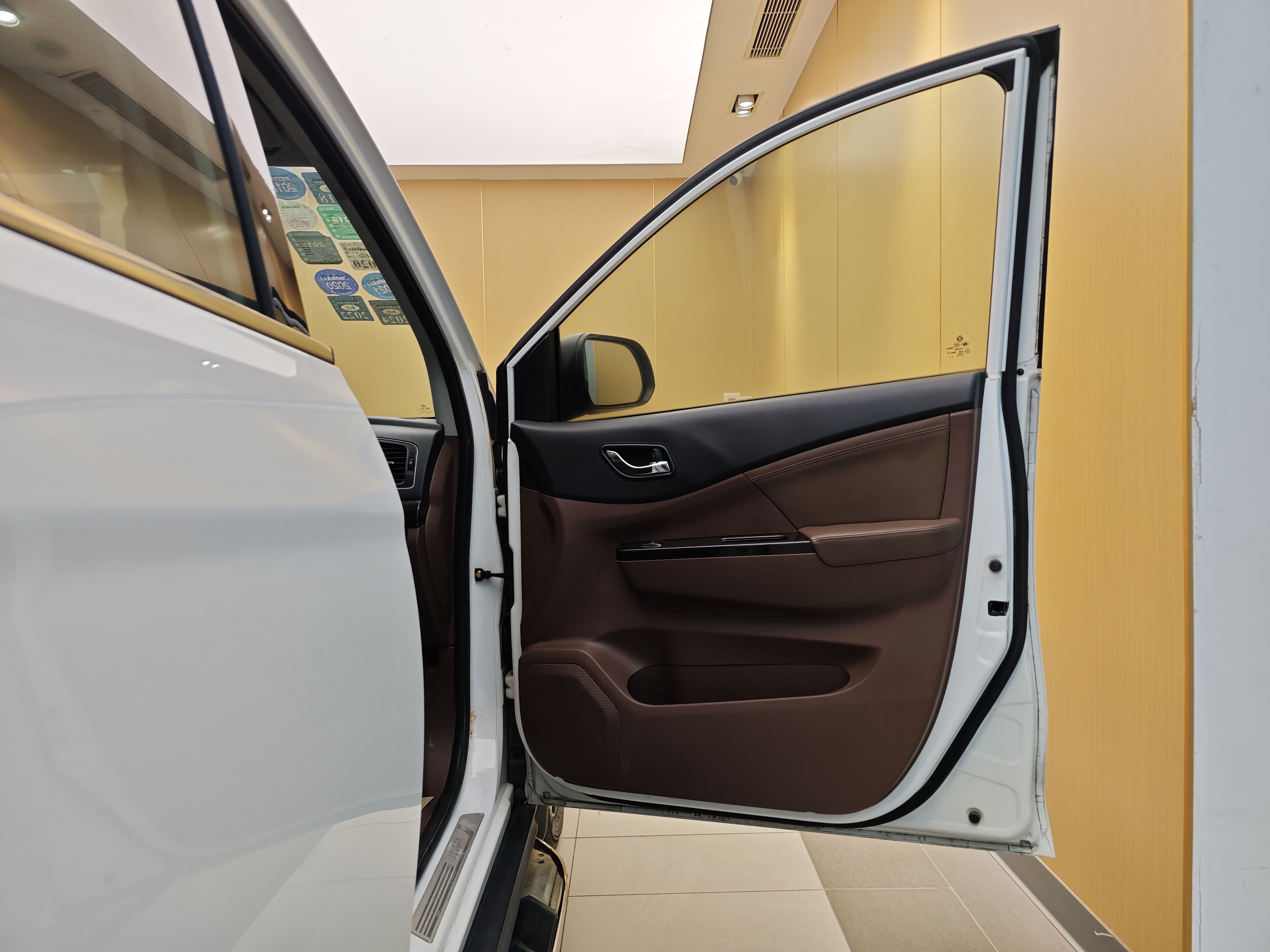 Forthing SX6 2016 car image #35