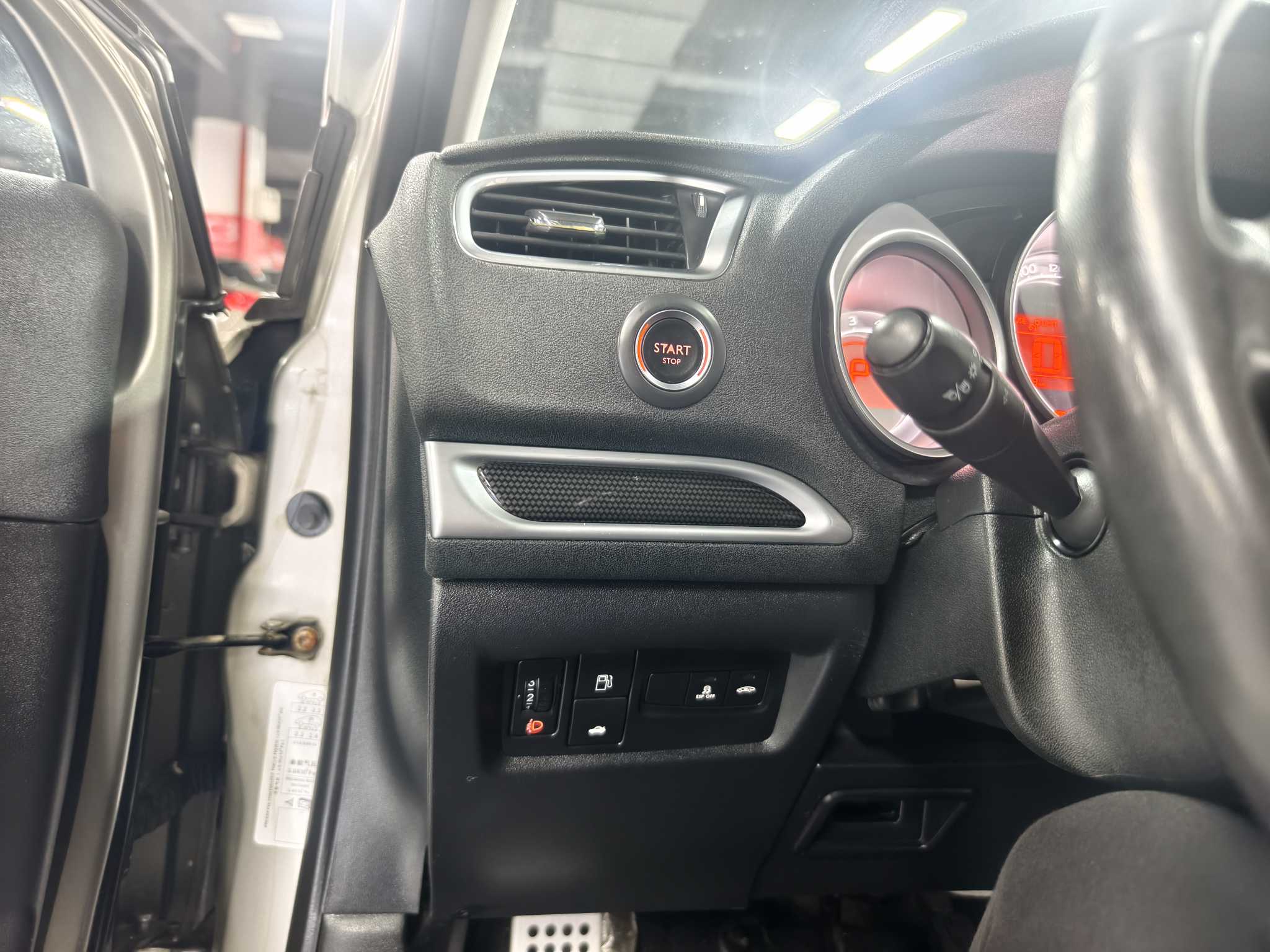 Citroen C4L 2014 imagen de coche #35