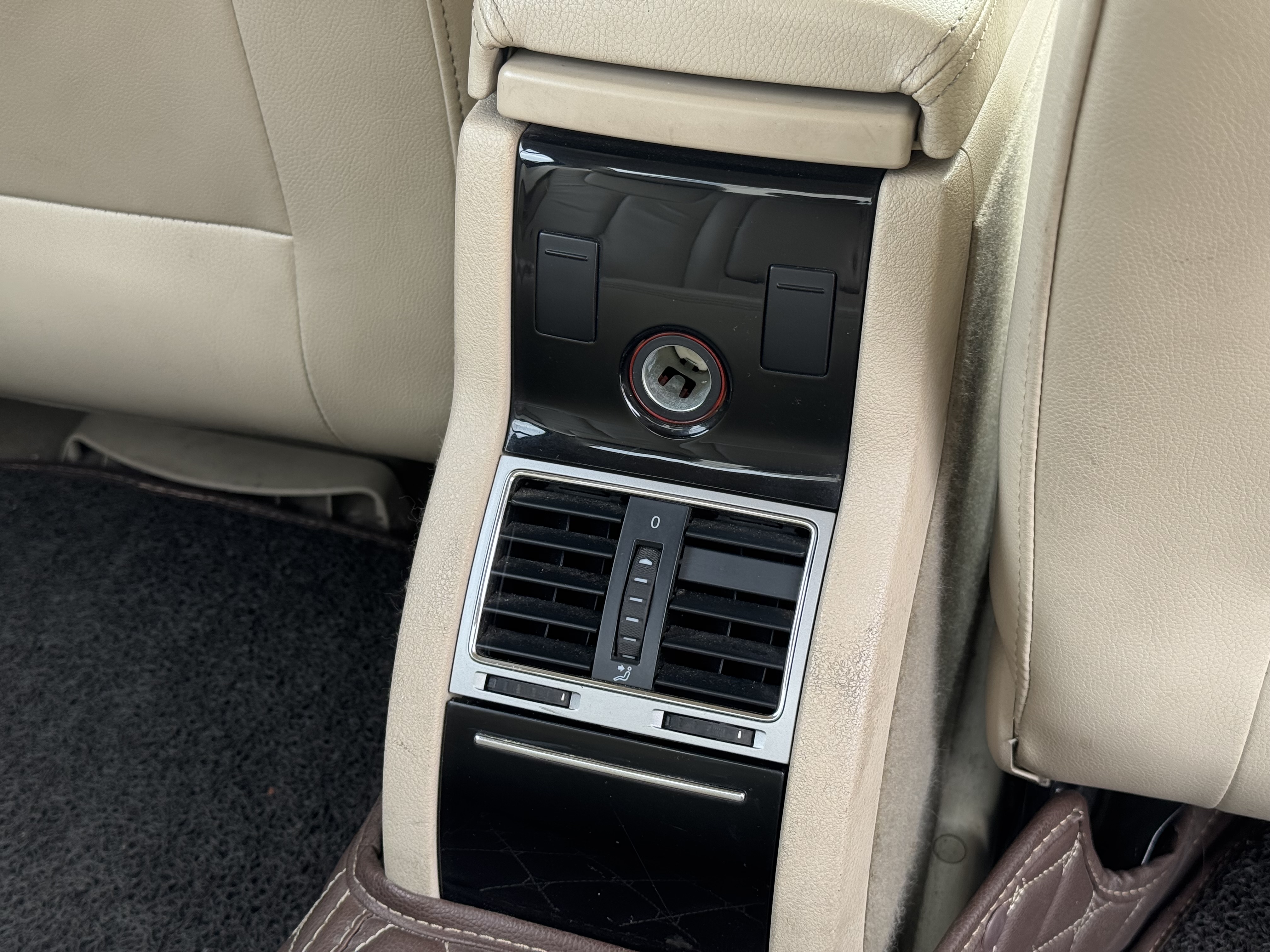 Volkswagen Passat Lingyu 2010 car image #35