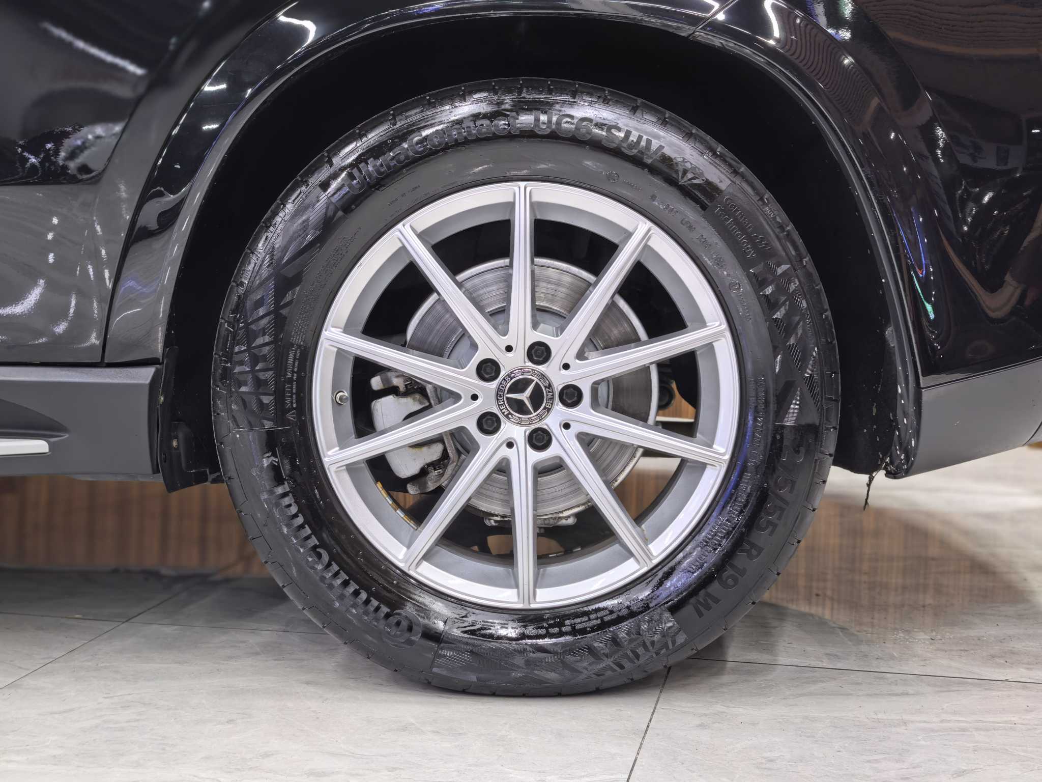 Mercedes-Benz GLE Class 2020 car image #35