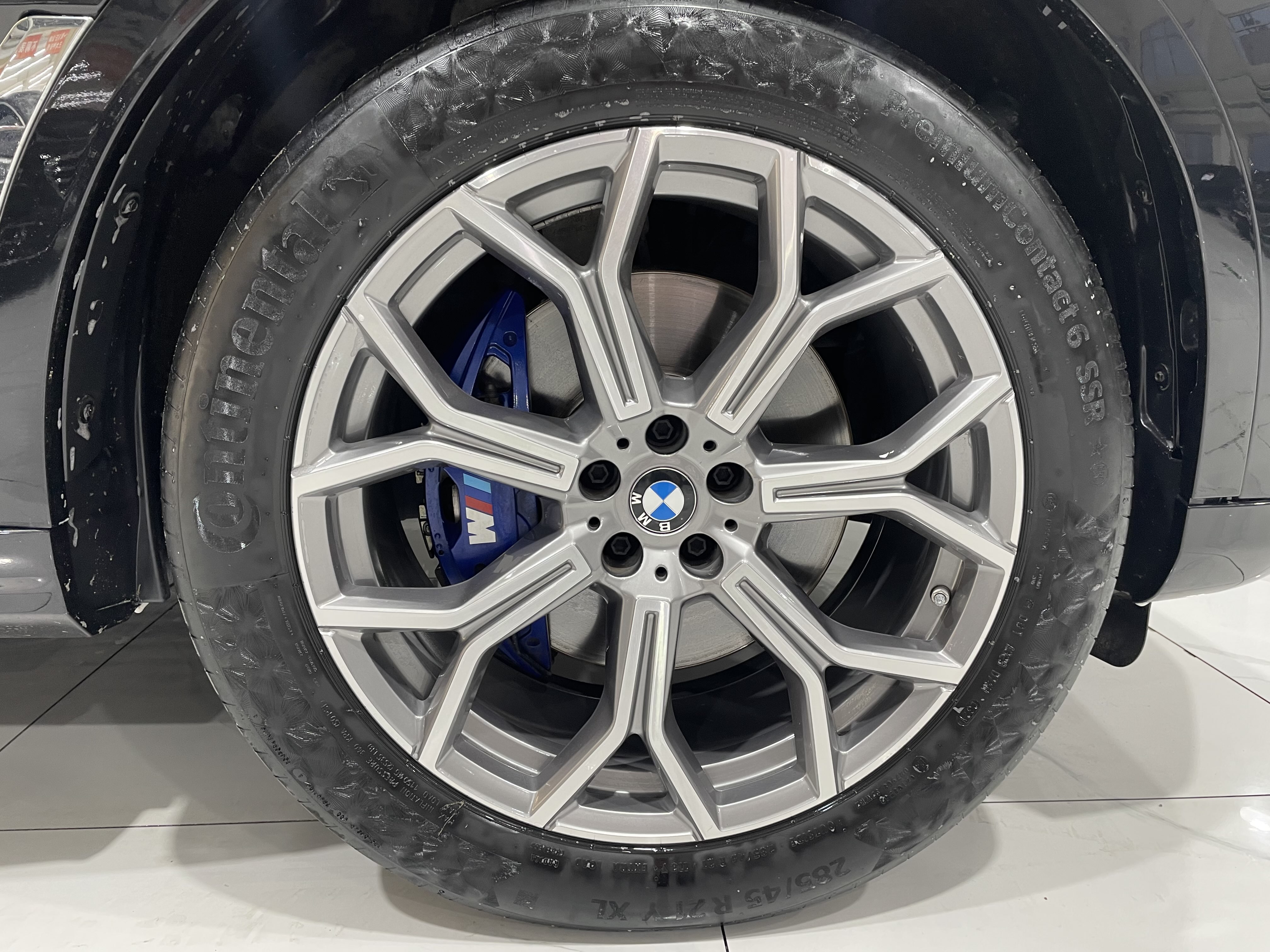 BMW X7 M60i 2021 car image #35