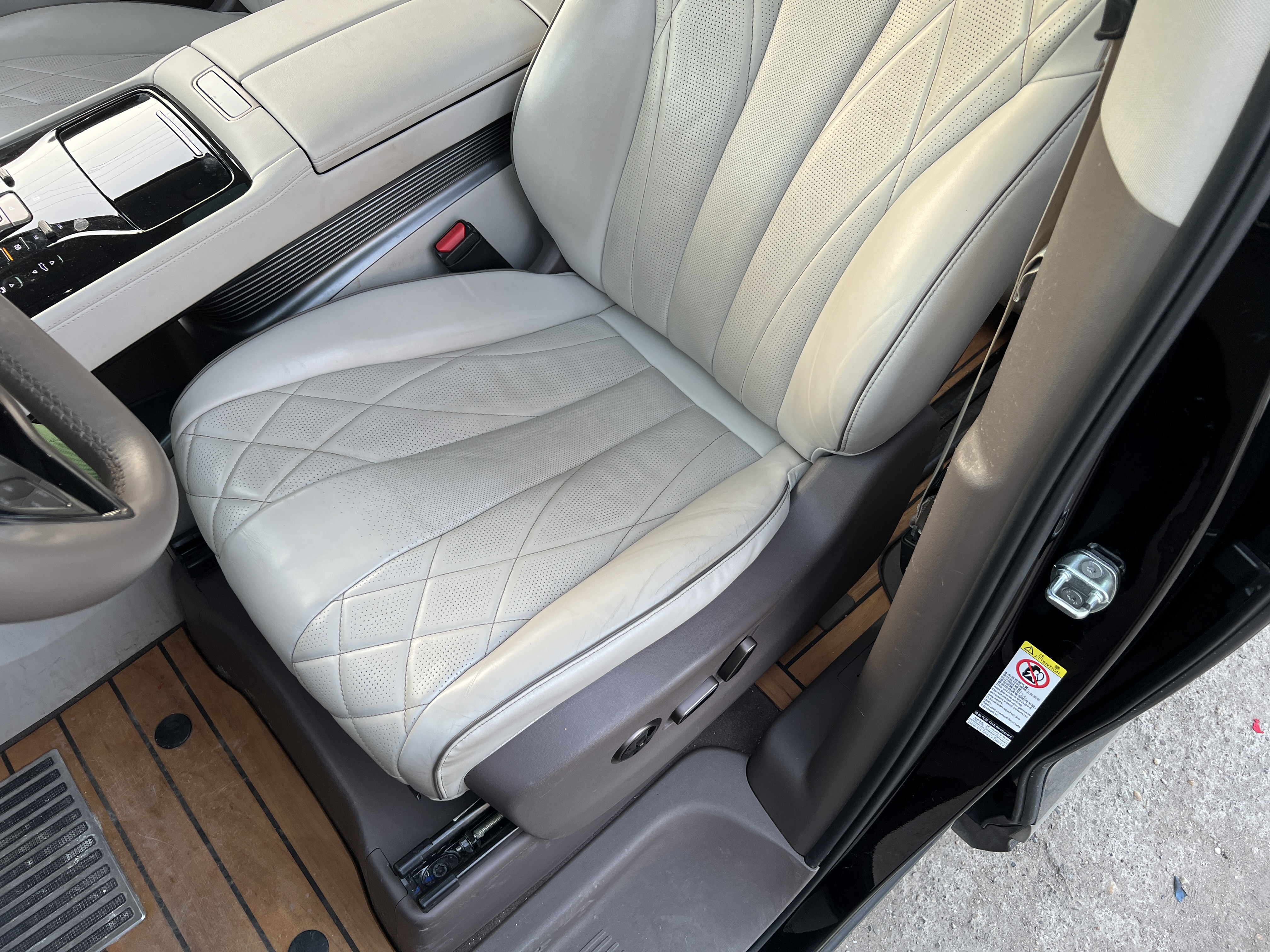 Denza D9 2023 صورة سيارة #35