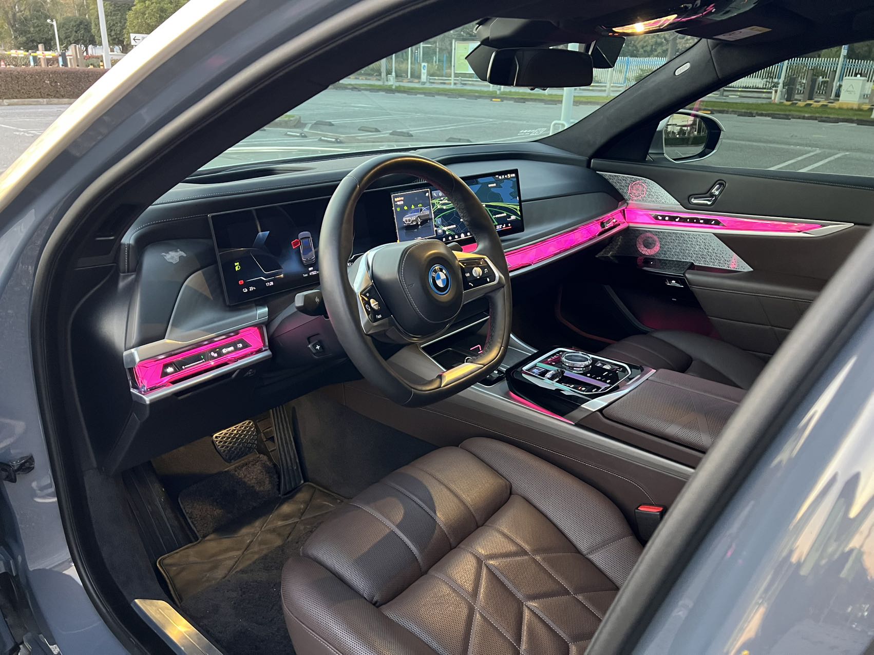 BMW i7 2023 car image #35