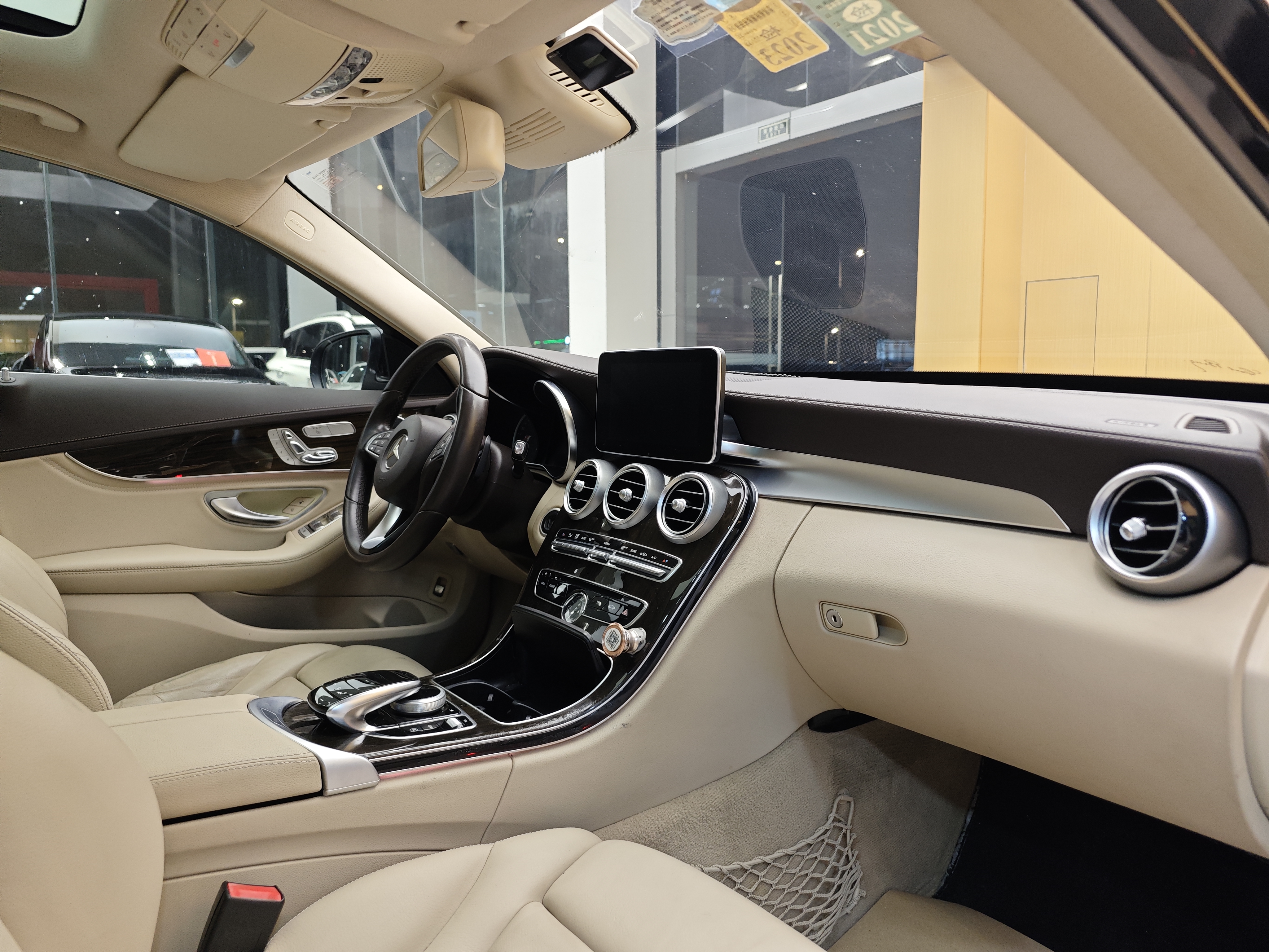 Mercedes-Benz C Class 2015 car image #35