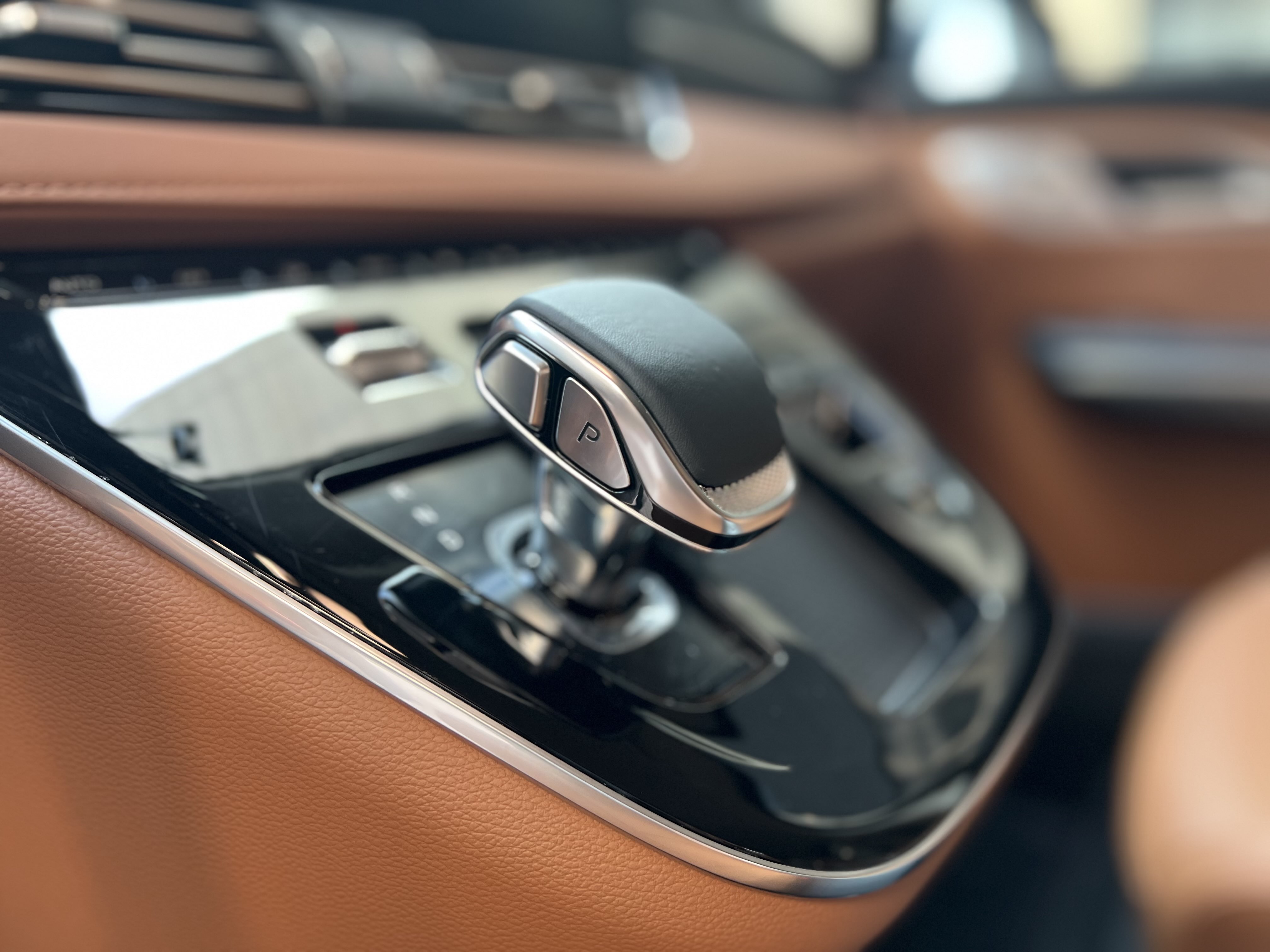 HongQi HQ9 PHEV 2024 #35 HongQi HQ9 PHEV 2024 car image #35