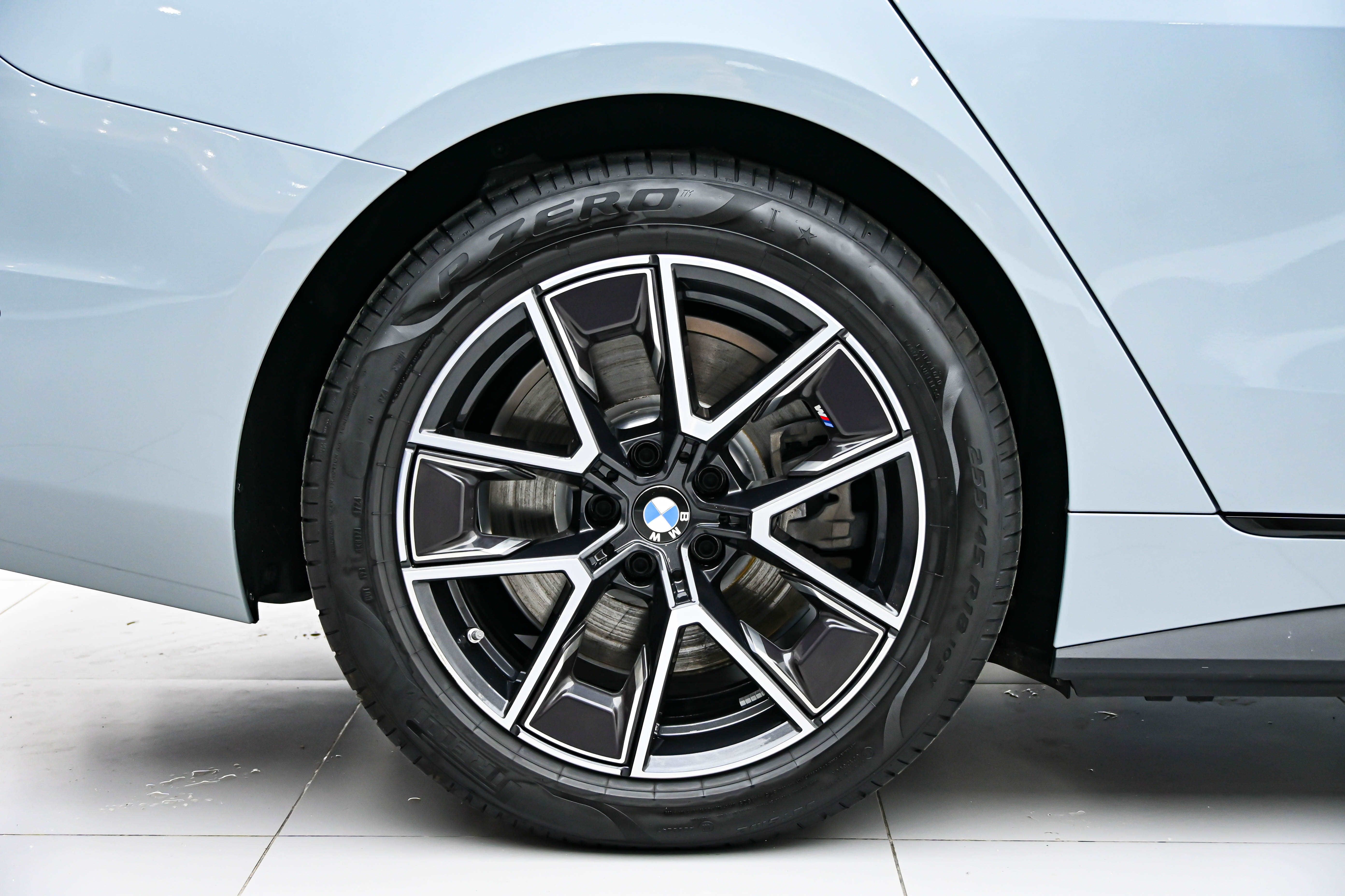 BMW i4 2025 car image #35