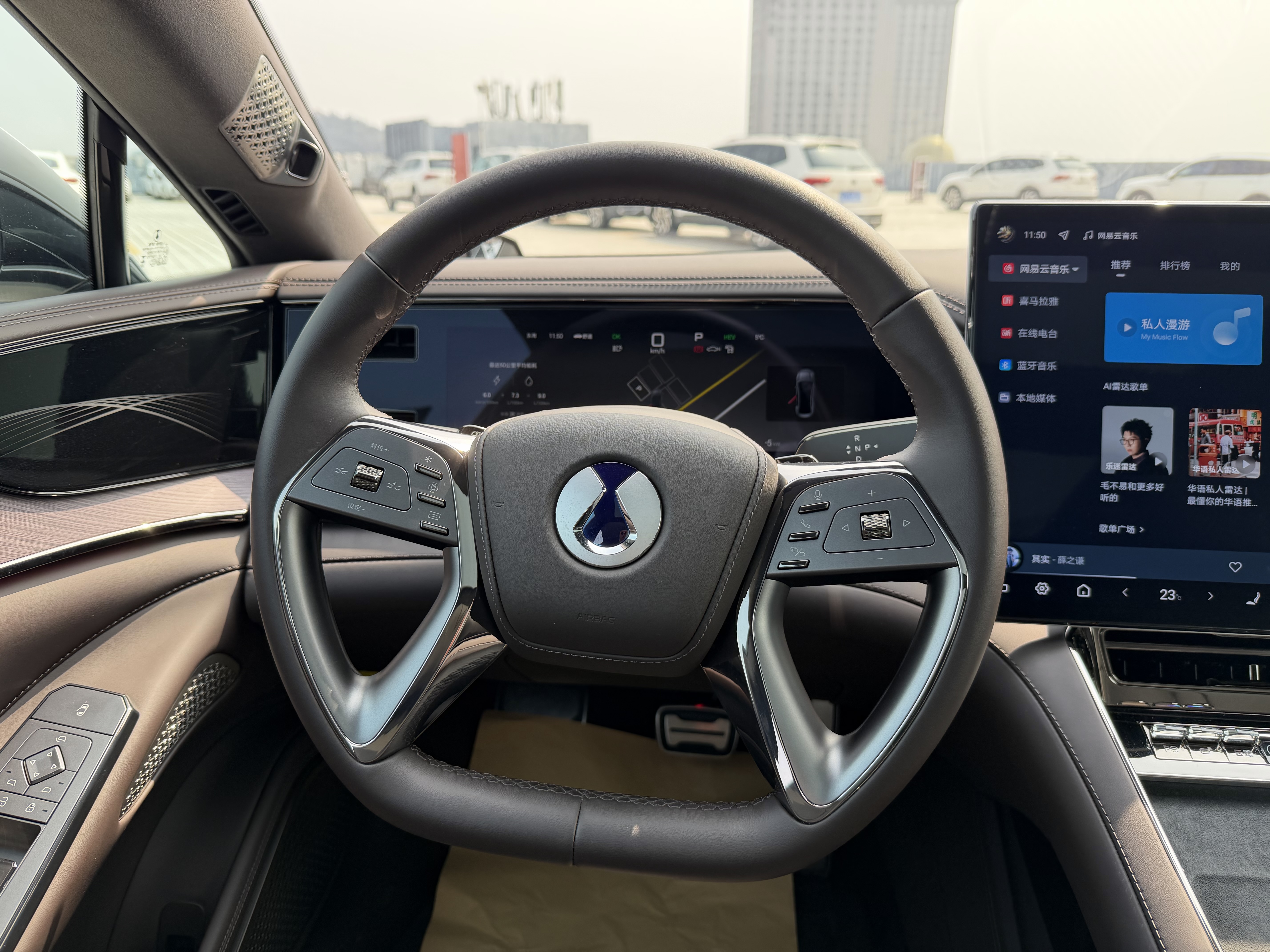 Denza Z9 2024 صورة سيارة #35