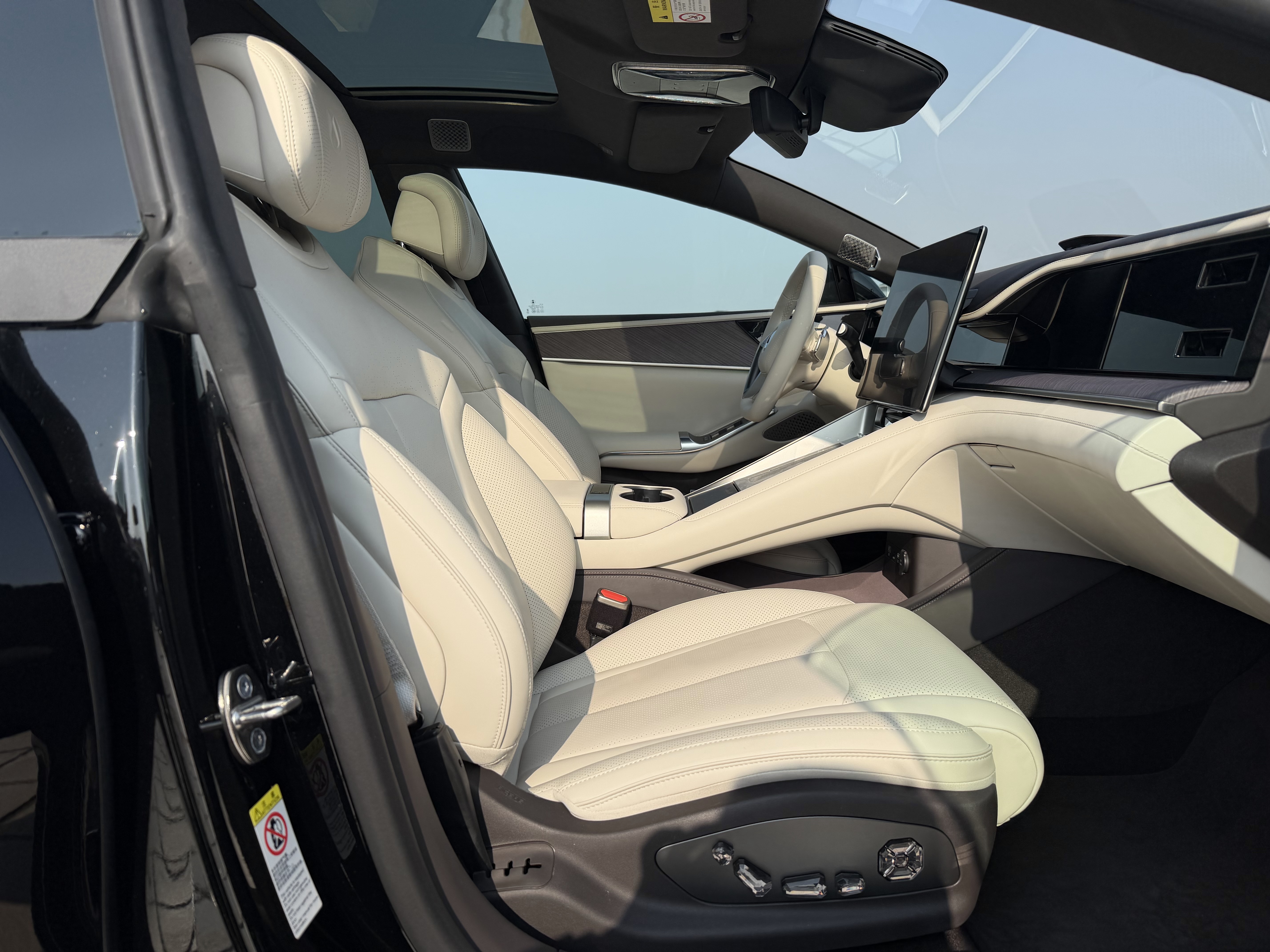 Denza Z9 2025 car image #35