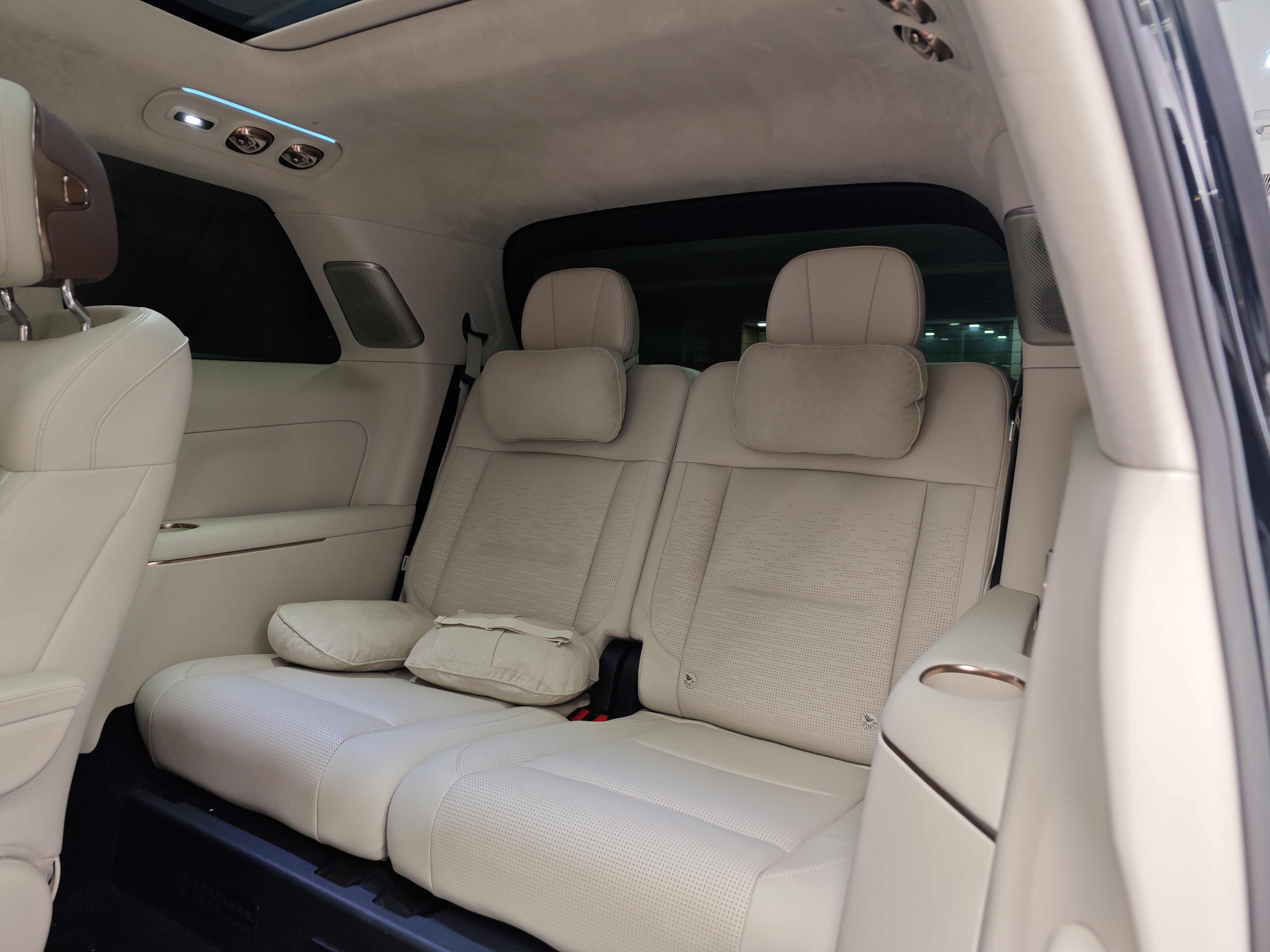 Lynk & Co 900 2025 car image #35