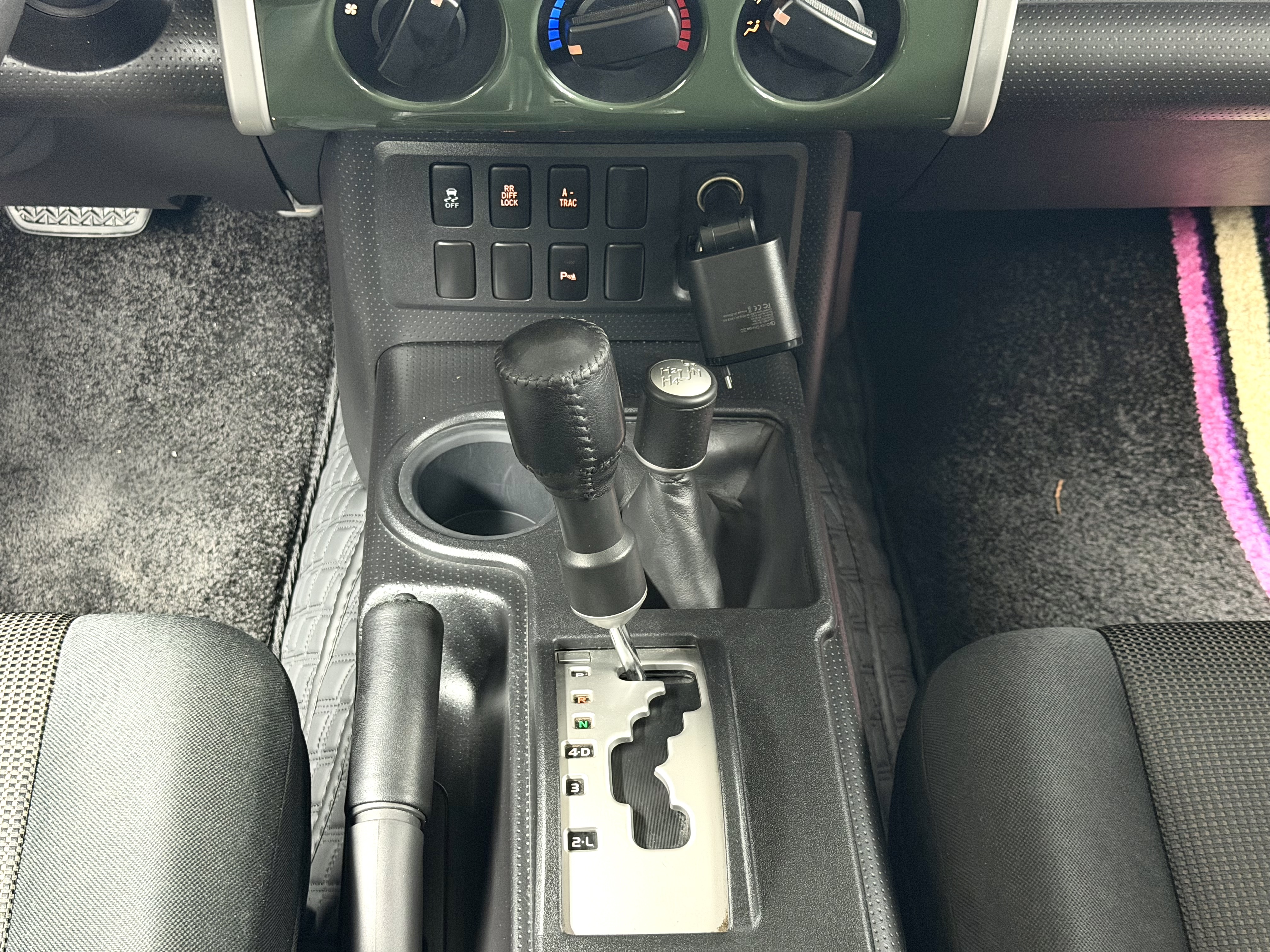 Toyota FJ Cruiser 2011 car image #35