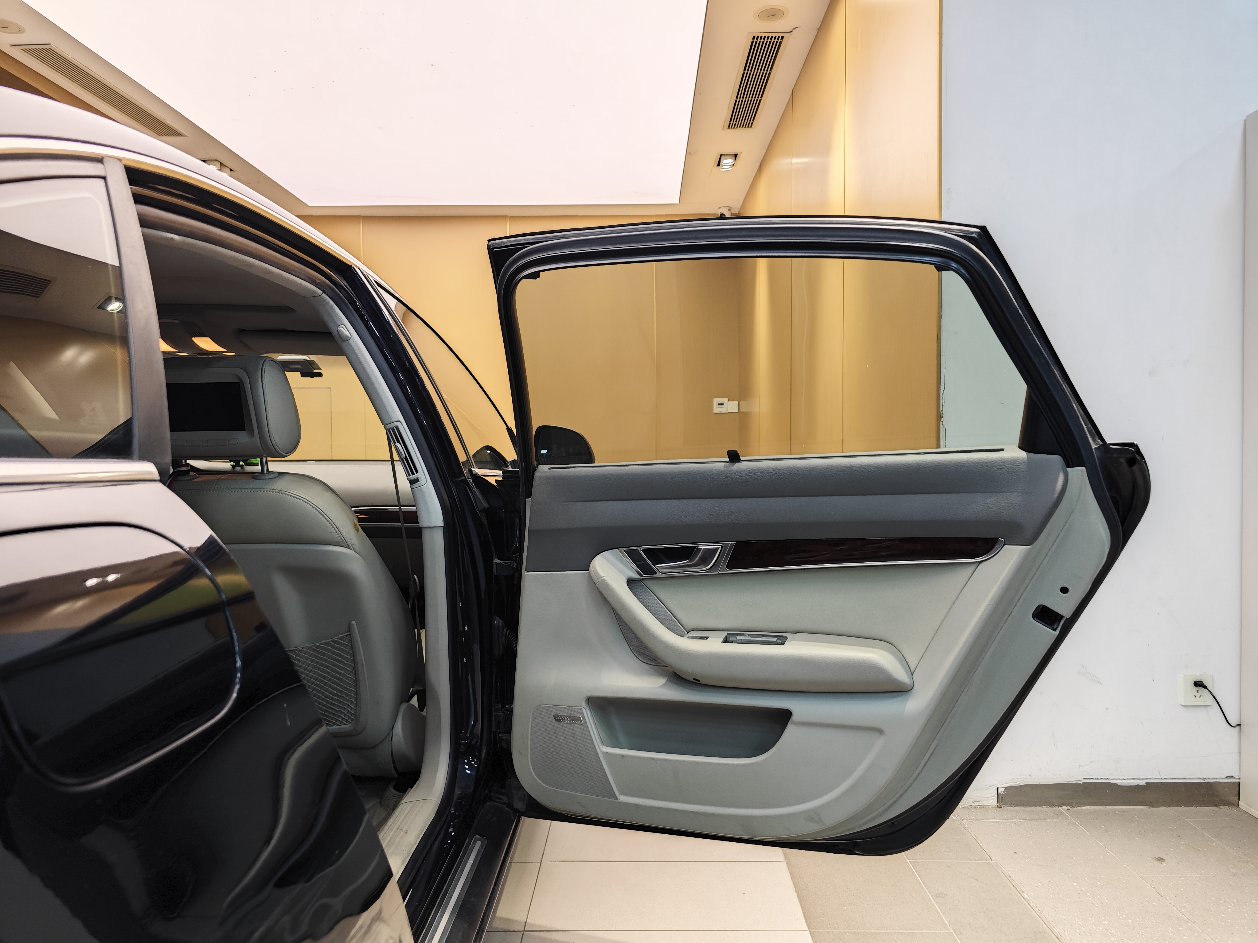Audi A6L 2012 car image #35