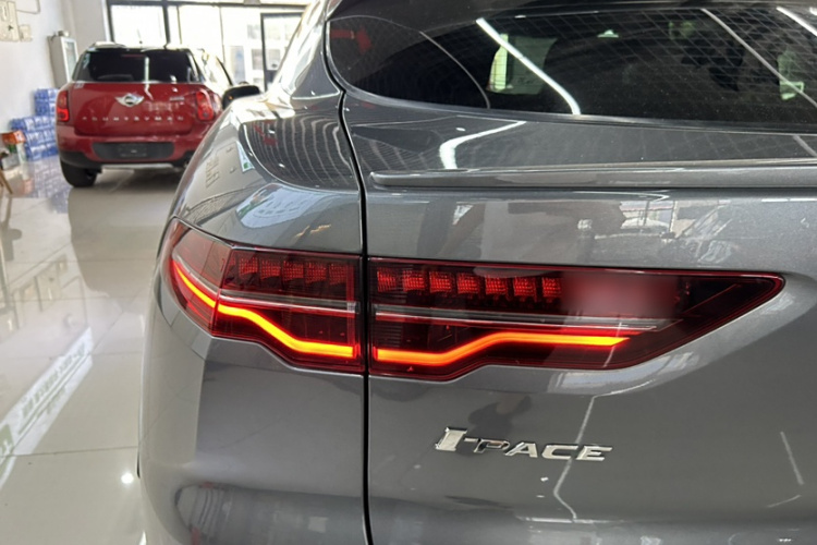 2019 car image #35