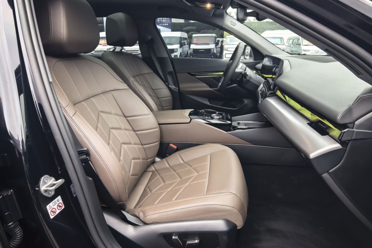 BMW i5 2024 car image #35