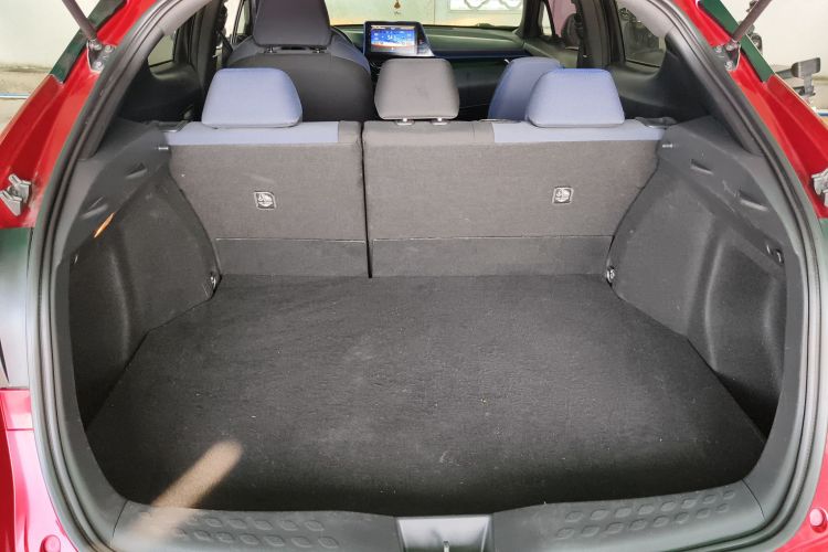 Toyota C-HR 2018 car image #35