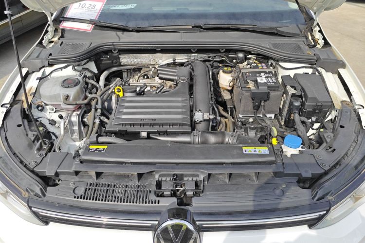 Volkswagen Golf 2023 car image #35