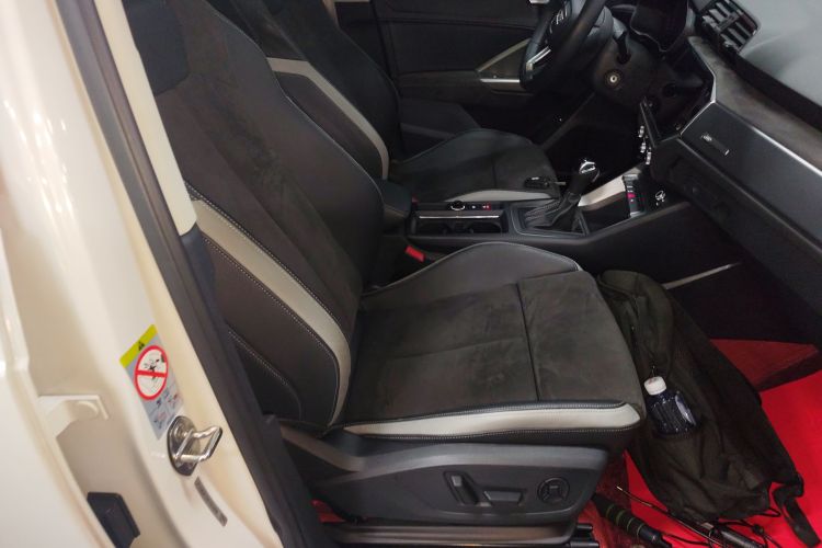 Audi Q3 2019 car image #35