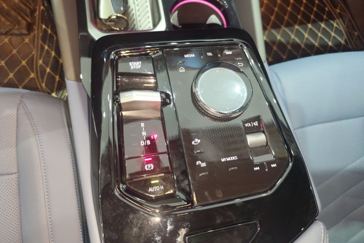 BMW i5 2024 car image #35