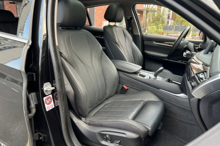 BMW X6 2018 car image #35