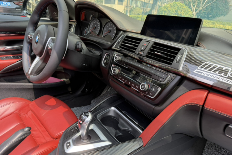 BMW M4 2018 imagem de carro #35