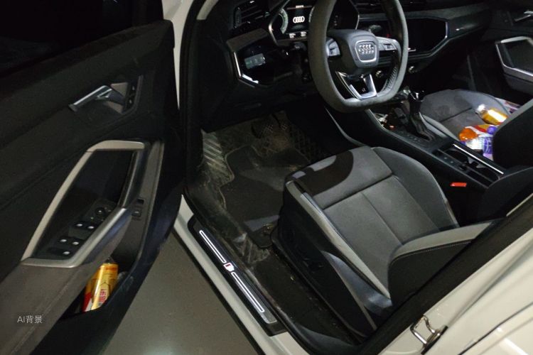 Audi Q3 2022 car image #18