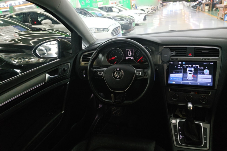 Volkswagen Golf 2016 car image #11