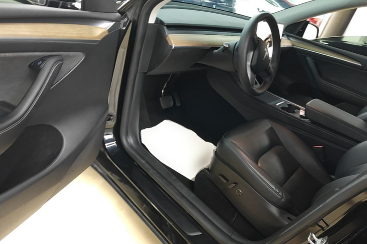 Tesla Model Y 2023 #16 Tesla Model Y 2023 car image #16