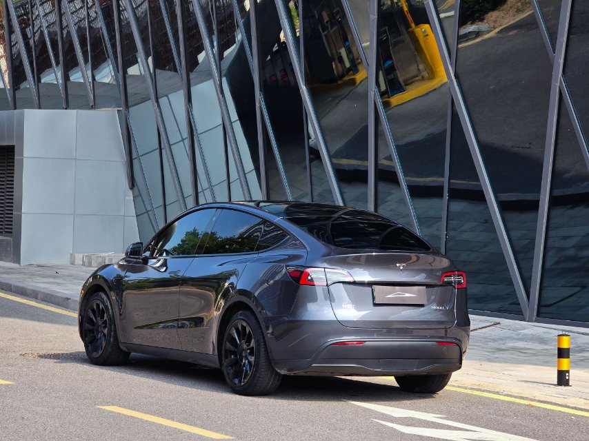 Tesla Model Y 2022 #2 Tesla Model Y 2022 car image #2