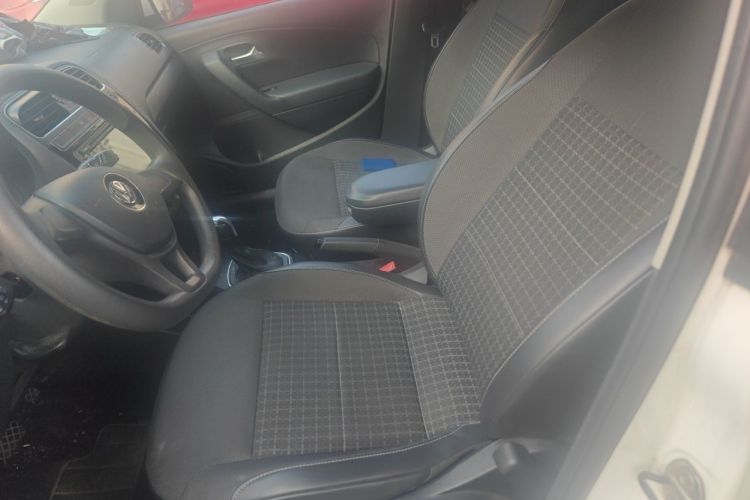Volkswagen Polo 2016 car image #15