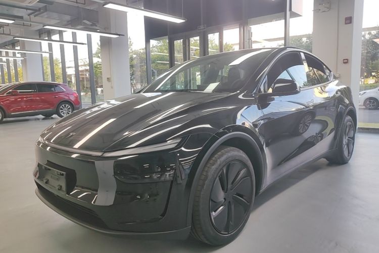 Tesla Model Y 2026 #2 Tesla Model Y 2026 car image #2