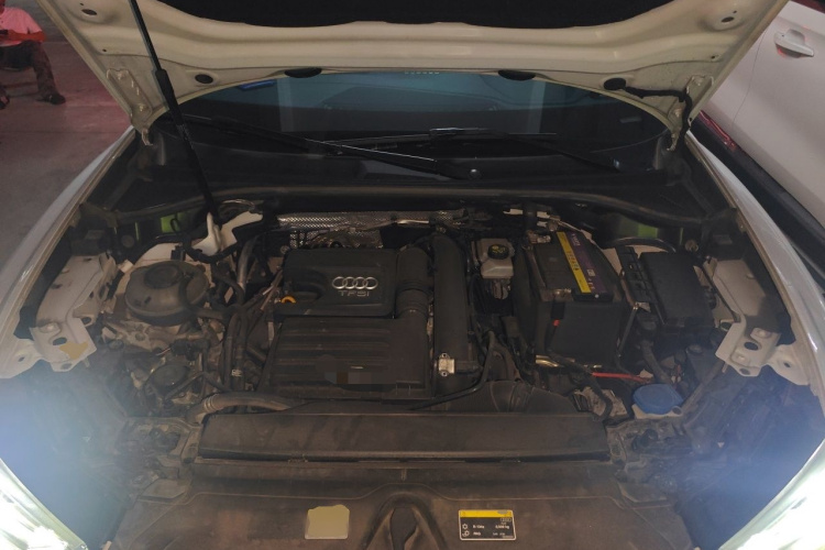 Audi Q3 2021 car image #18