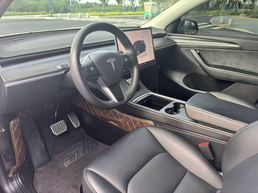 Tesla Model Y 2023 #2 Tesla Model Y 2023 car image #2